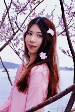 李明芳